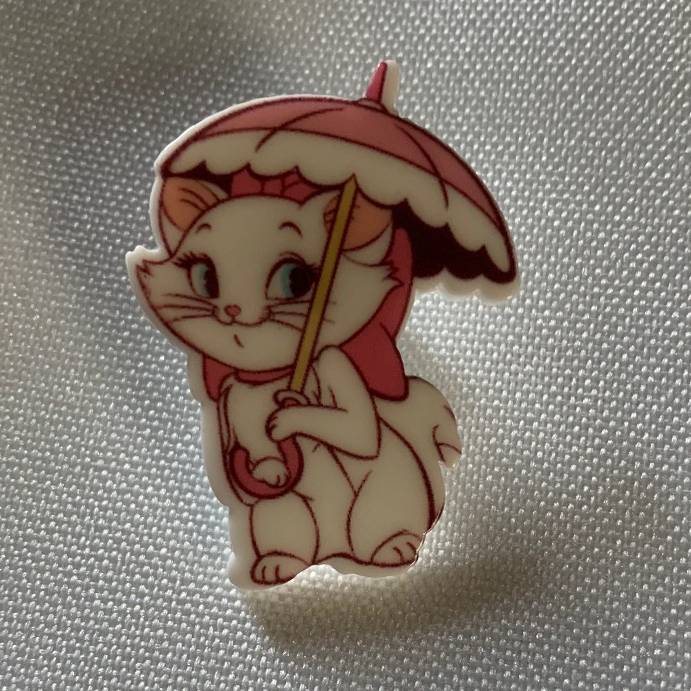 NWT Handmade Disney Marie from the Movie Aristocats Pin / Brooch!